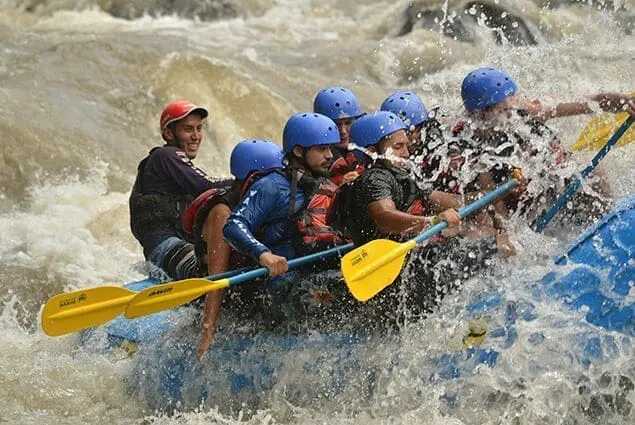 32 Costa Rican security kayakers are the first to be certified in America
