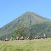 Observe la poderosa presencia del volcán sobre su propio cuatrimoto y luego, pase la segunda parte del día haciendo rafting en el río Balsa clase II y III.