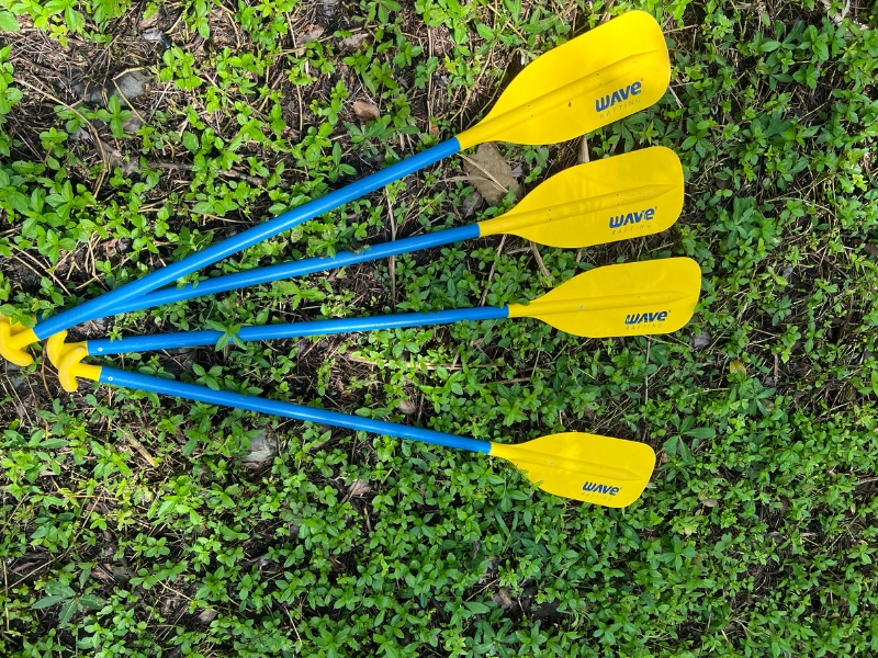 Bright yellow paddles laid out before an Arenal rafting tour.